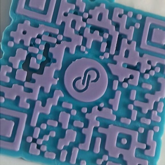 Custom QR Code Keychain Unique Scannable Gift for Any Occasion - Picture 6 of 7